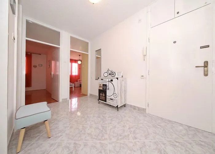 Cozy Lana In The Center Apartament *