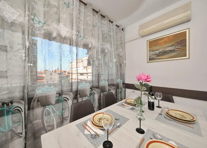 Cozy Lana In The Center 公寓 扎达尔